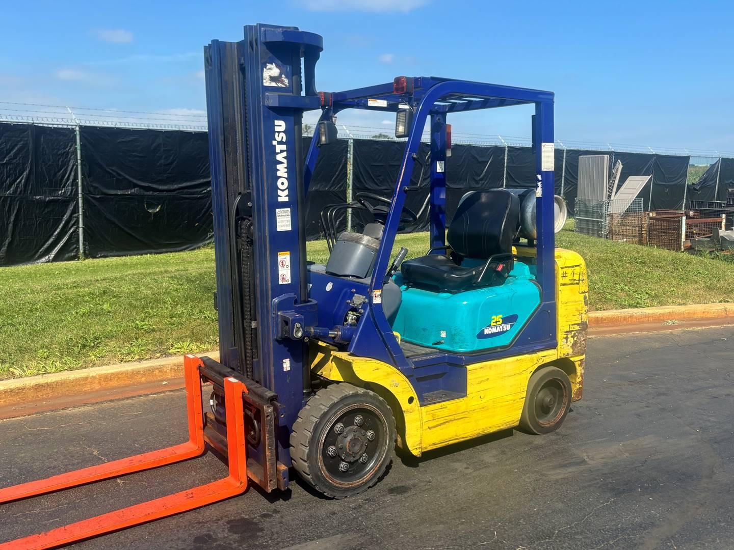 2001 Komatsu FG25SHT-12