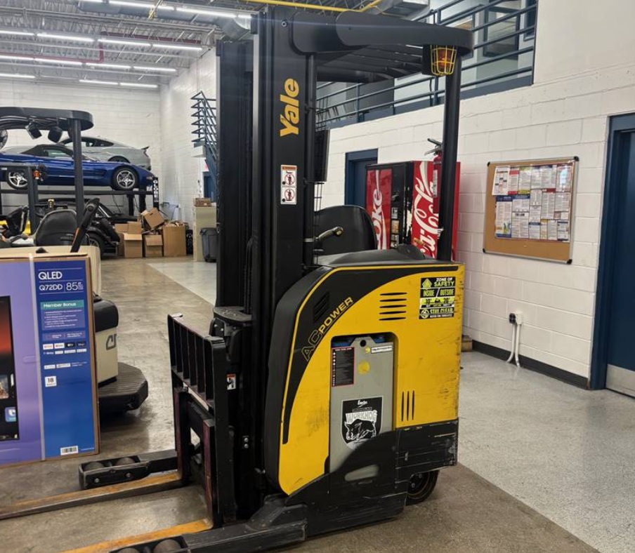 yale electric forklift indoor warehouse material handling equipment narrow aisle forklift